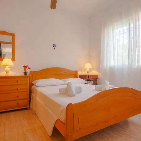 Guzman Margaret Holiday home
