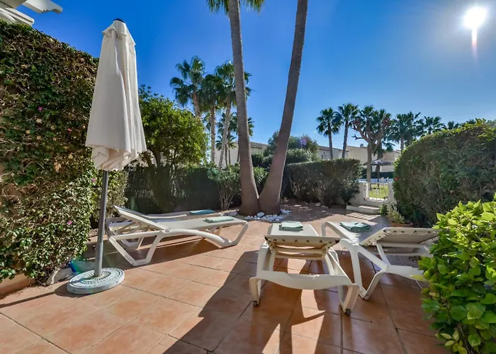 Guzman - Margaret Feriehus Calpe